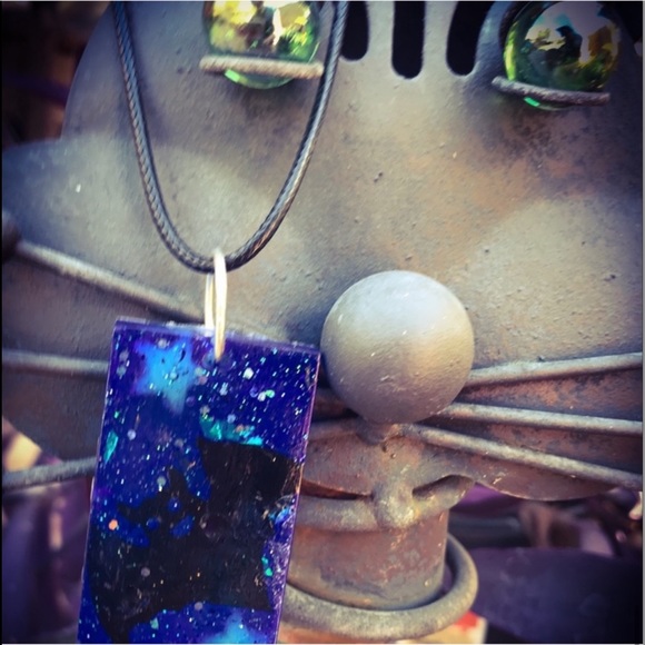 New Handmade Glow In The Dark Blue & Black Bat Necklace Great For Halloween - Picture 11 of 11